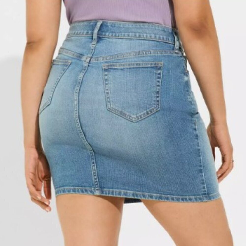 Torrid Mini Vintage Stretch Denim Skirt Size 24 #28 - Picture 2 of 6